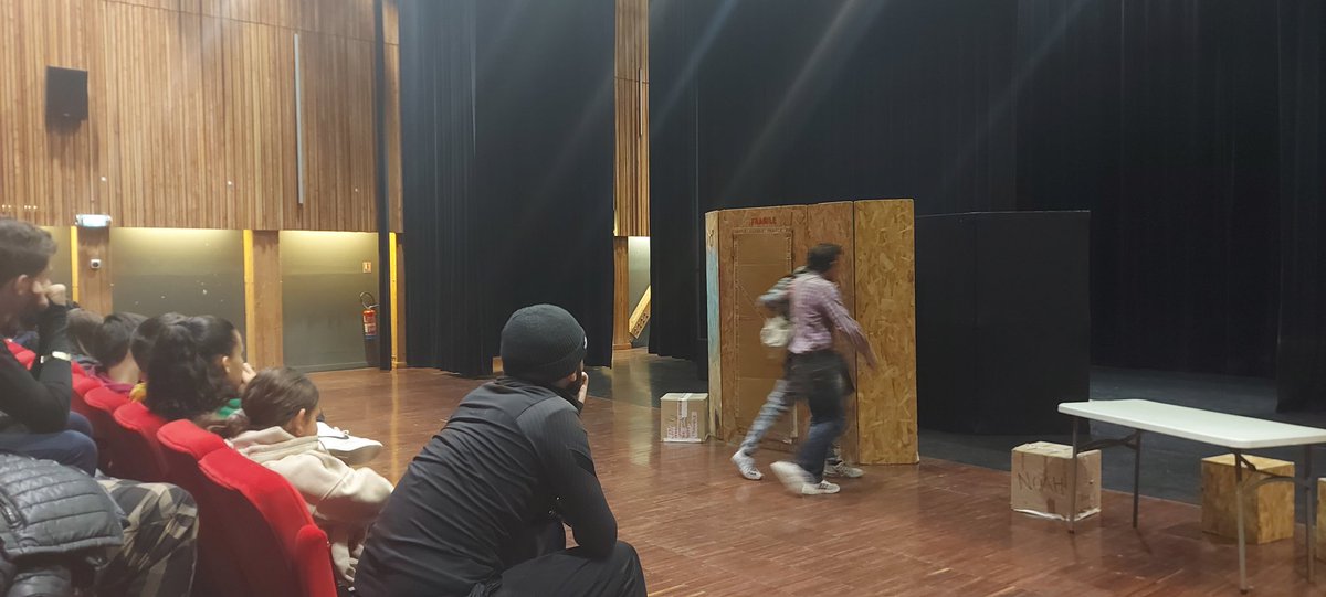 LCutaya's tweet photo. Programme #phare...la compagnie MIRANDA avec la pièce FRAGILE devant les classes de 4ème ..le #harcèlement sous toutes ses formes...fugue, isolement, violences..des sujets malheureusement toujours d'actualité ! @AcademieNice @AdnaniHafid @LaurentLeMerci4 https://t.co/OBQso2yfvT
