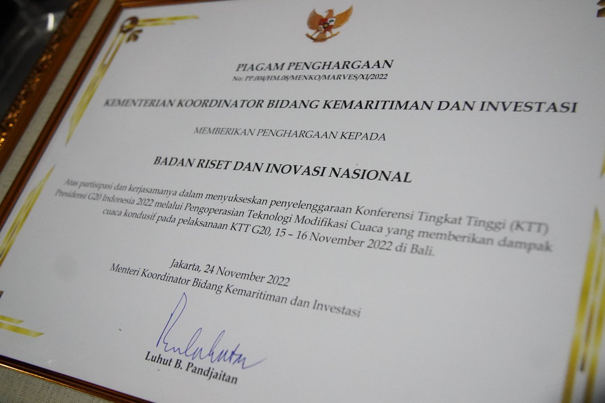 BRIN terima penghargaan dari Kemenkomarves atas keberhasilan Tim Pelaksana Operasi Teknologi Modifikasi Cuaca (TMC) dalam mengantisipasi gangguan hujan saat penyelenggaraan KTT G20 di Bali, 15-16 November 2022 lalu.

Selengkapnya: brin.go.id/news/110972/du…