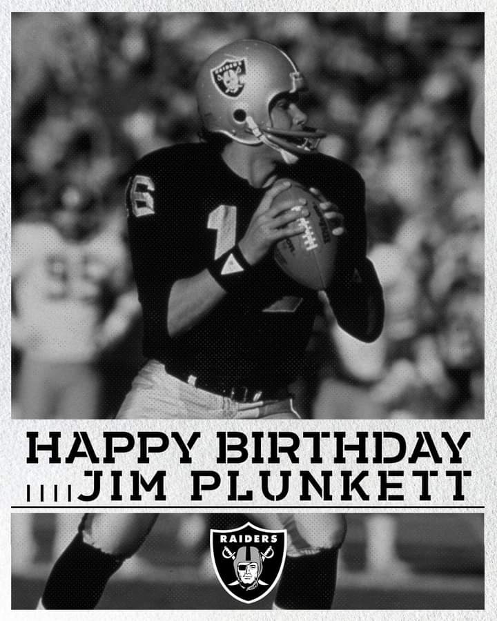 Happy birthday (December 5) QB Jim Plunkett...  