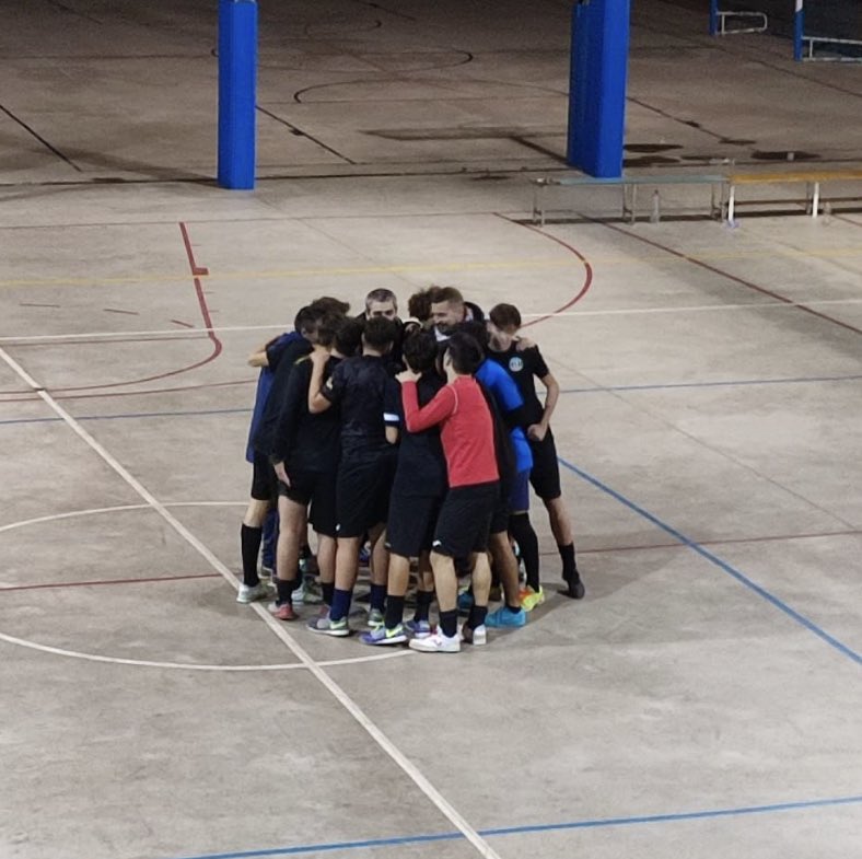 profaguibarra's tweet photo. 🧡 BARCELONÉS NORD🧡
▶️ CADETES
Todo listo rumbo a las próximas comarcales. A disfrutar con este EQUIPAZO‼️ 🔝🍿⚽️
#futsal #fcf #comarcales #cadetes #blanes https://t.co/QkFHjr0REl