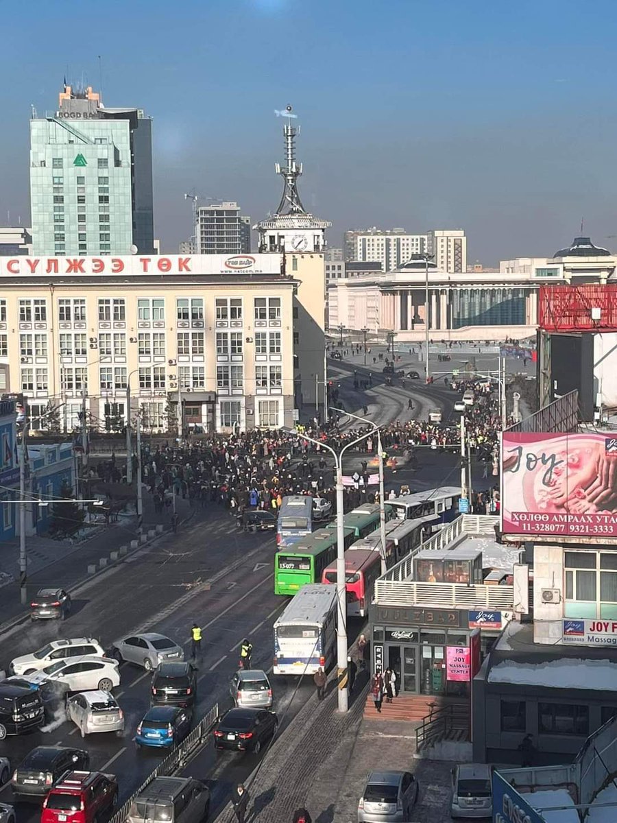 Залуус яахав хэдэн цаг зам хаагаал биз тэд нар хэдэн жилээр хөгжил хааж буй даа !!!