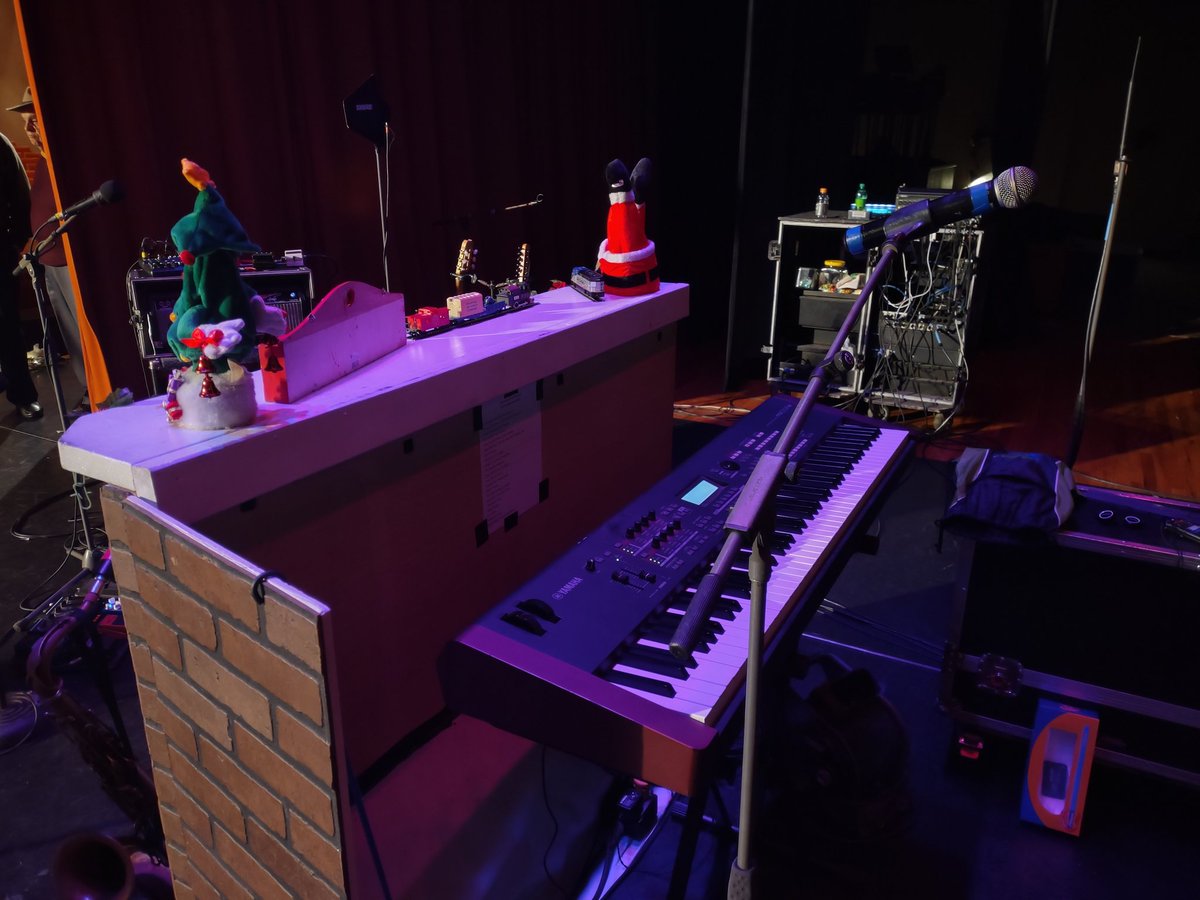 JamesGlennMusic's tweet photo. My model of @NC_By_Train 's no. 1797 "City of Asheville" made an appearance in front of hundreds at yesterday's Christmas show in Thomasville with me and #TheEmbers ... 🎹🎶🎄🛤️#NCByTrain #JamesGlennMusic #Amtrak #JamesGlenn #TrainsAreCool #TourLife #Christmas #Holidays https://t.co/E0Oa7pRx0G