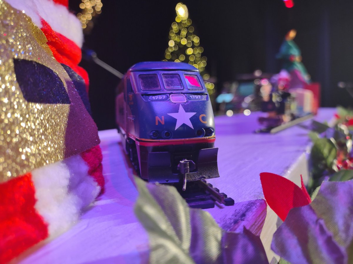 JamesGlennMusic's tweet photo. My model of @NC_By_Train 's no. 1797 "City of Asheville" made an appearance in front of hundreds at yesterday's Christmas show in Thomasville with me and #TheEmbers ... 🎹🎶🎄🛤️#NCByTrain #JamesGlennMusic #Amtrak #JamesGlenn #TrainsAreCool #TourLife #Christmas #Holidays https://t.co/E0Oa7pRx0G