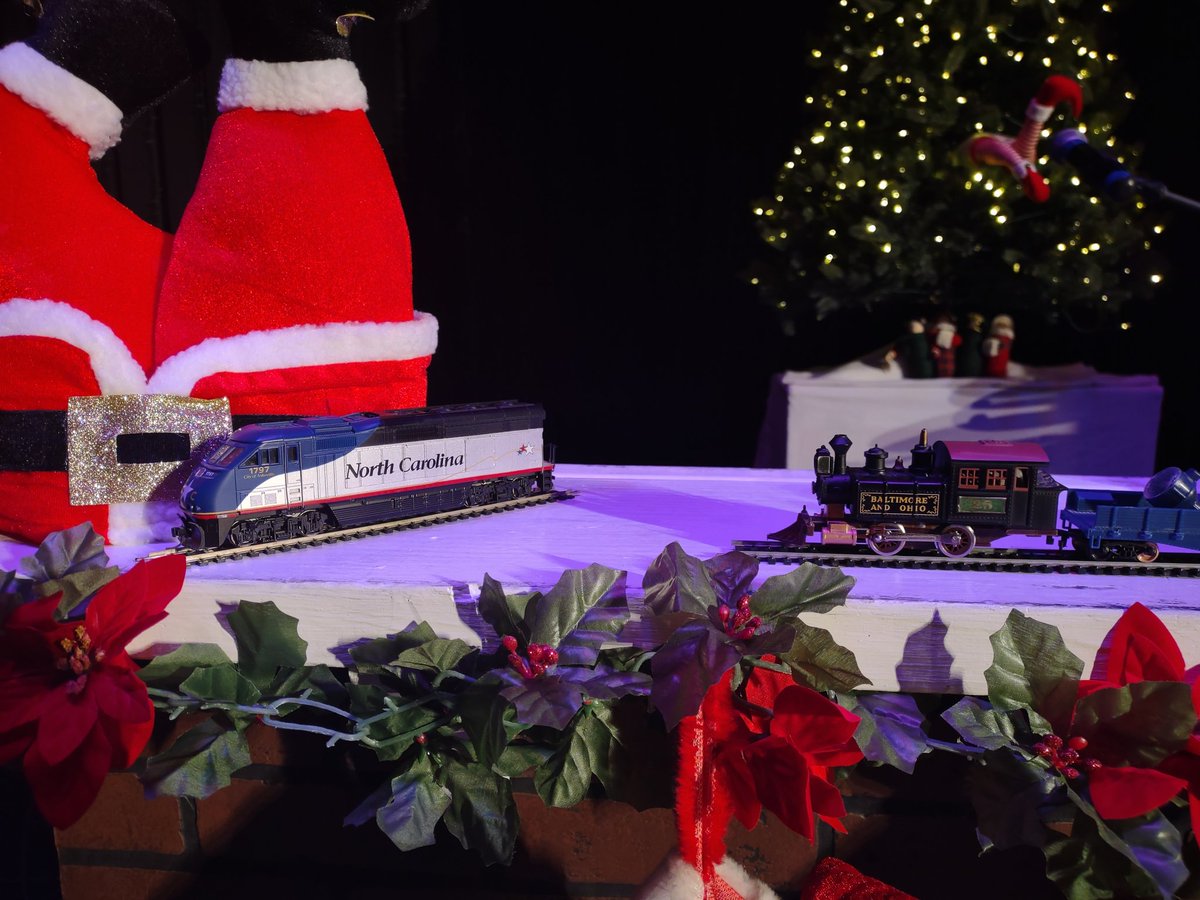 JamesGlennMusic's tweet photo. My model of @NC_By_Train 's no. 1797 "City of Asheville" made an appearance in front of hundreds at yesterday's Christmas show in Thomasville with me and #TheEmbers ... 🎹🎶🎄🛤️#NCByTrain #JamesGlennMusic #Amtrak #JamesGlenn #TrainsAreCool #TourLife #Christmas #Holidays https://t.co/E0Oa7pRx0G