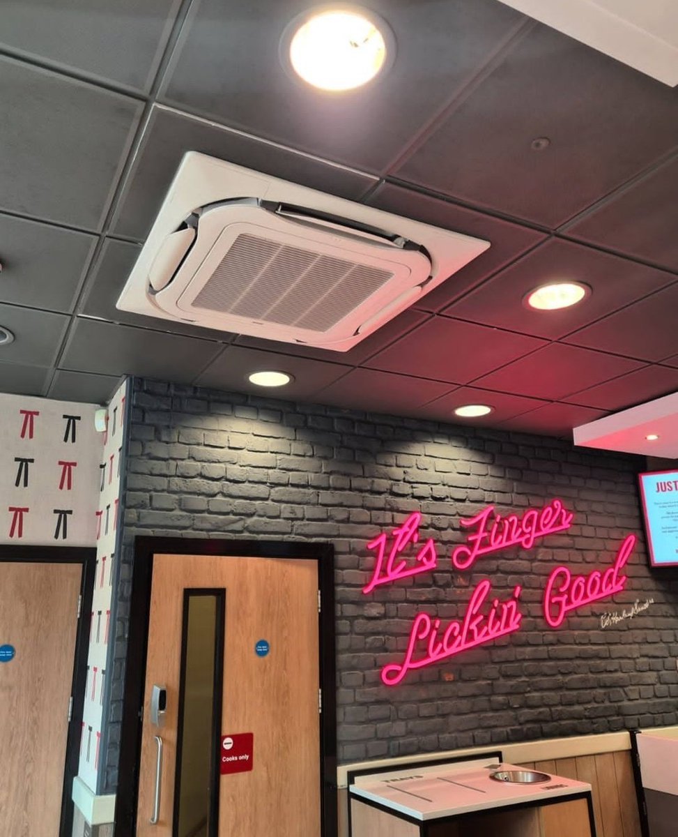 ZobbyD's tweet photo. Commercial Installation
#ashio
#airnclesolutions
#airconditioning https://t.co/t3yGs00NEO
