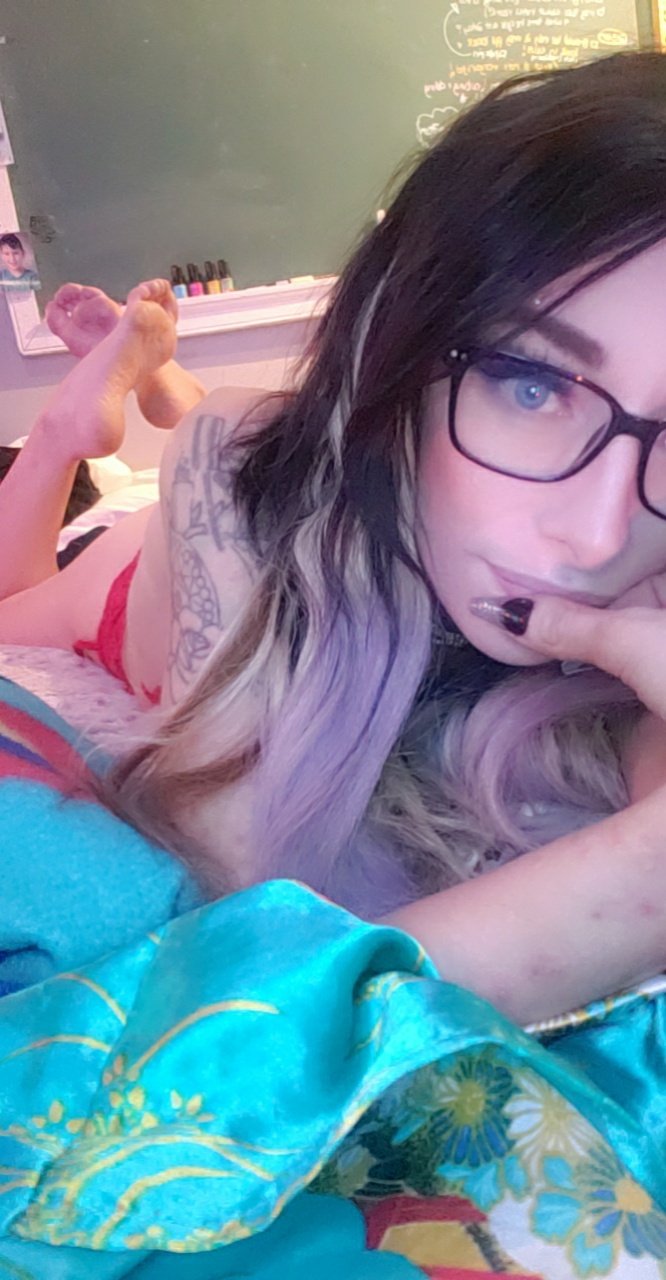 Anyone on here have a fetish that isn't well known?! Comment below and yell it loud and fuckin proud!! https://t.co/oWyO1xsWcE