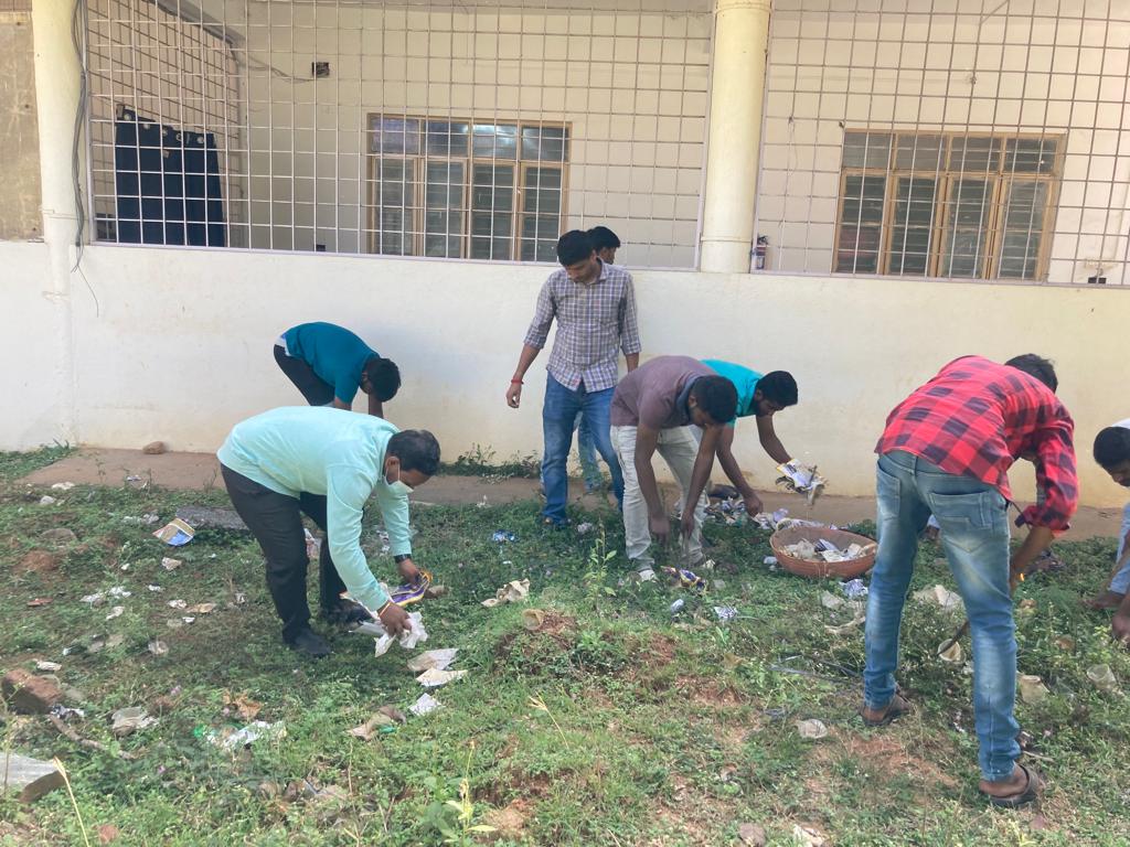 SFDIndiaOrg's tweet photo. On behalf of Student for Development Hassan Karnataka, a cleaning program was done in the central library premises of the city as part of the Social Harmony Day in memory of Dr. BR Ambedkar.
#SFDVoice #DrAmbedkar https://t.co/lcLoWJKmBj