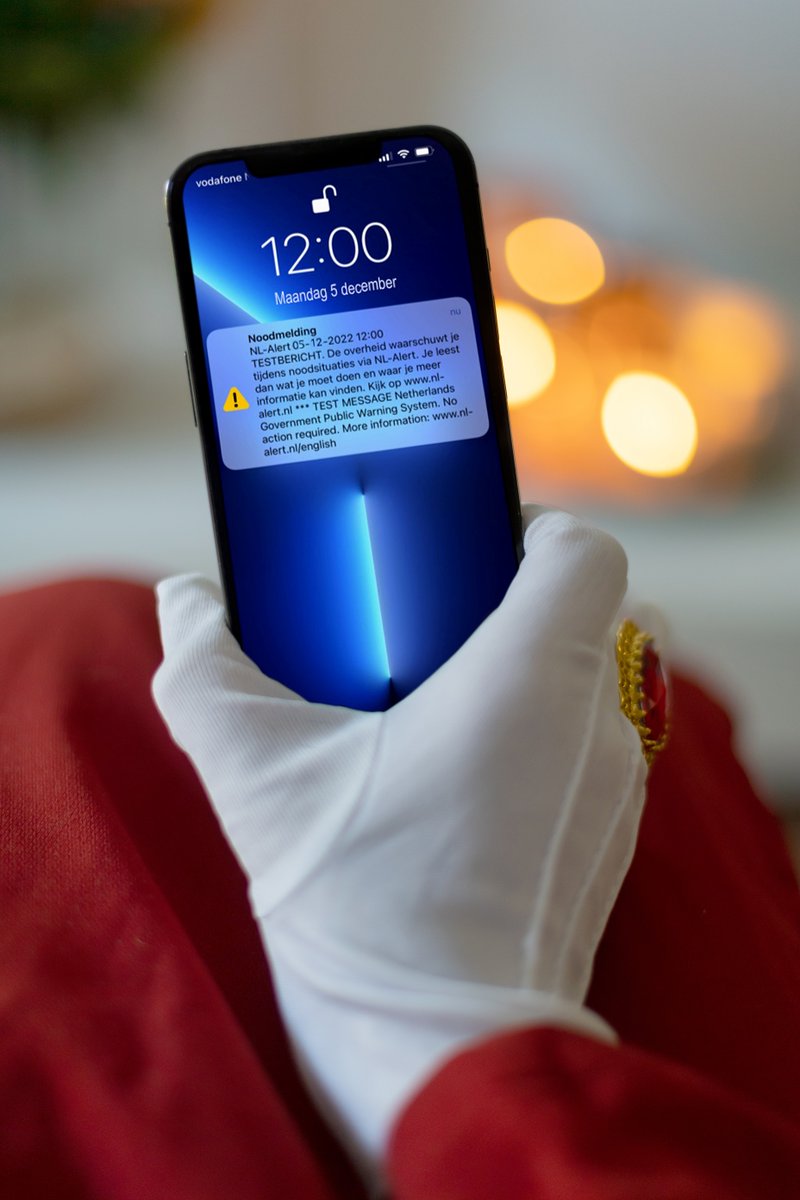 ⚠️ Vandaag rond 12.00 uur ontvang jij een #NLAlert testbericht. 

📲 Je ontvangt een NL-Alert op je mobiel met een hard alarmgeluid. 

❗ Let op: het NL-Alert testbericht kan luid binnenkomen als je een koptelefoon of oordopjes gebruikt. 

▶️ Meer info? nl-alert.nl