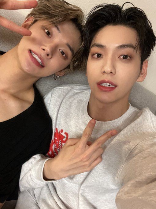 happy birthday soobin! 🎉💖
#포근한_눈송이_수빈이의_탄생일
#OurHomeSoobinDay
#OurWinterAngelSoobin