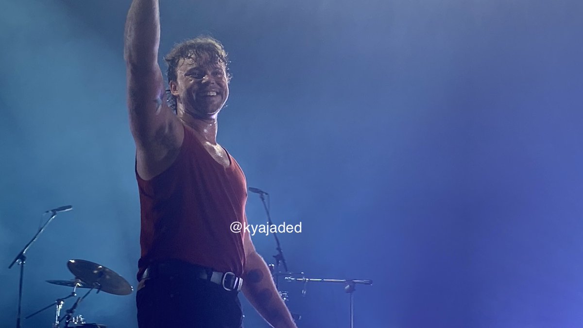 kyjaded's tweet photo. My new favourite photos that I have ever taken @Ashton5SOS
#5sosperth https://t.co/YZNYy8VeS8