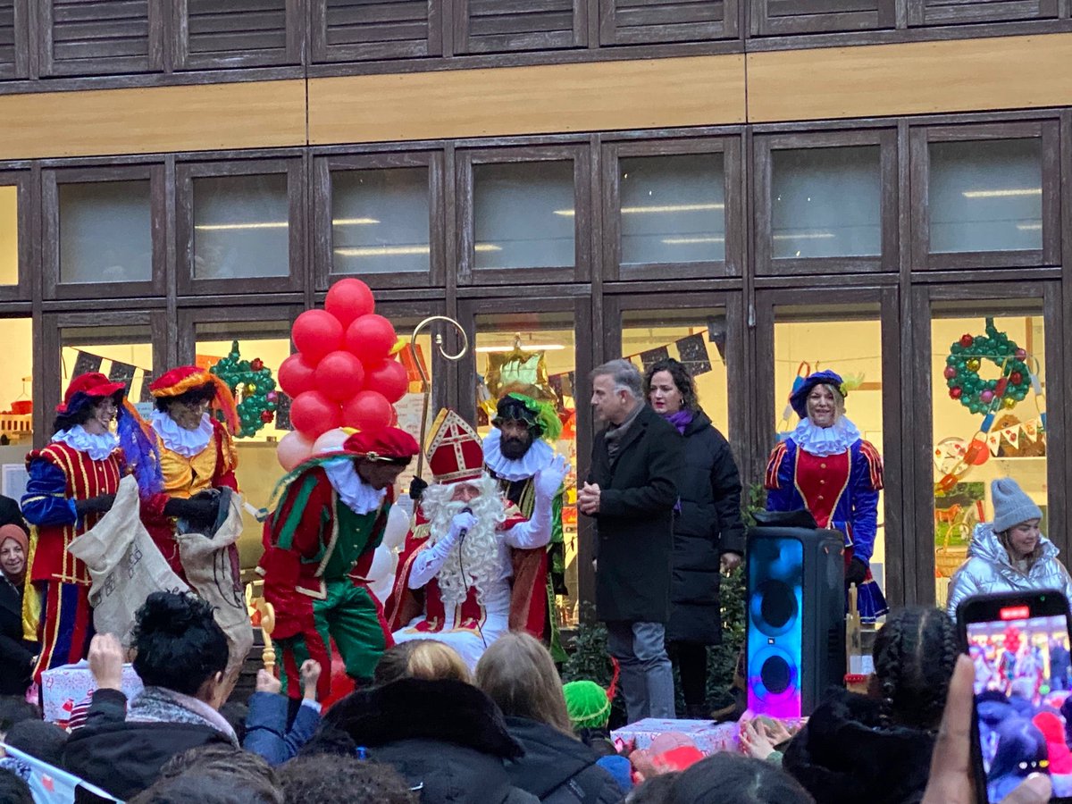 Gelukkig, ze zijn er! #Sinterklaas (@ Obs De Pijler in Rotterdam, Zuid-Holland) swarmapp.com/c/dZpMEqHe2Qj