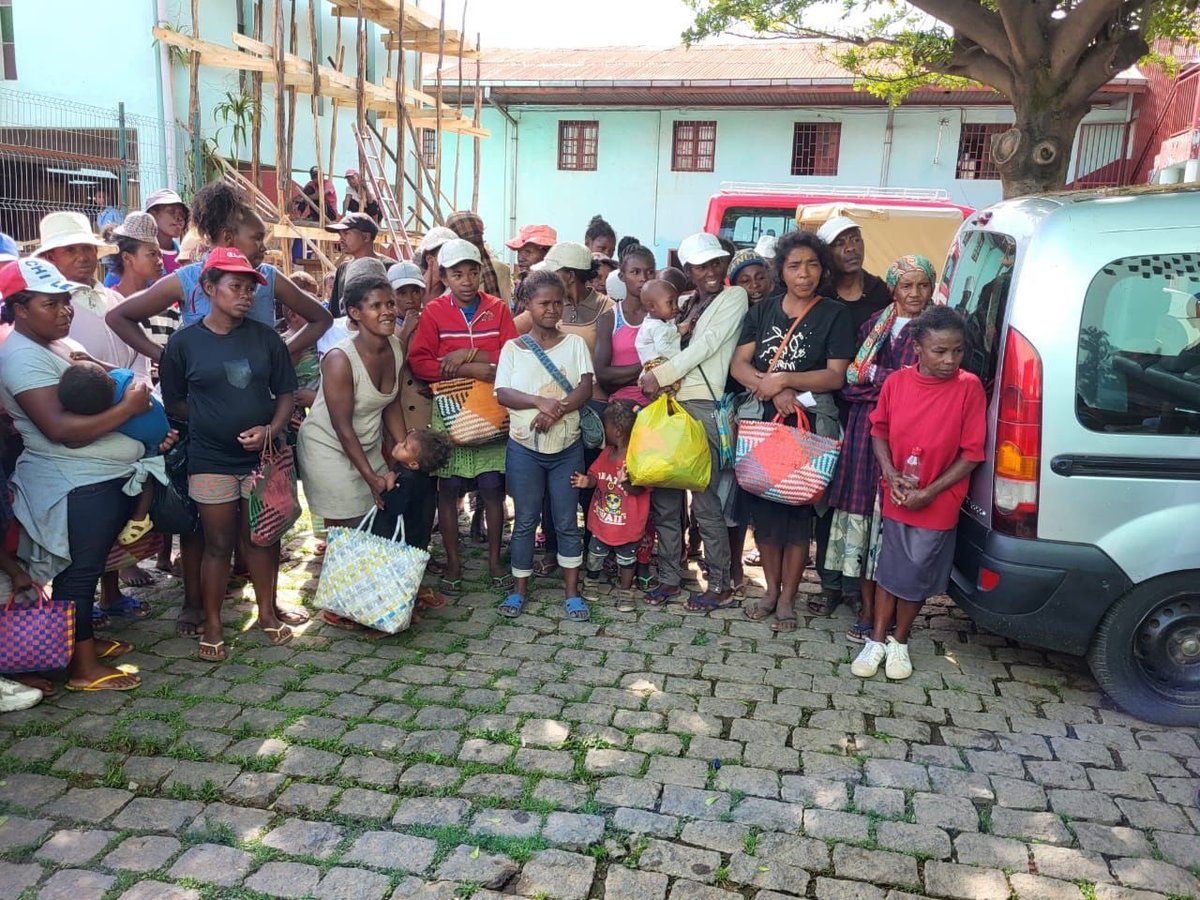 RotaryAlizes's tweet image. Retour sur l’action du 18 novembre 
Don de produits de première nécessité pour le Centre NRJ situé à Andavamamb. Contribution des clubs Rotaract Club Antananarivo Faneva  RC Saint-Denis Alizés et du RC Hermitage Lagon. 

#District9220 #serviceaboveself #Rotary #rotaryalizes