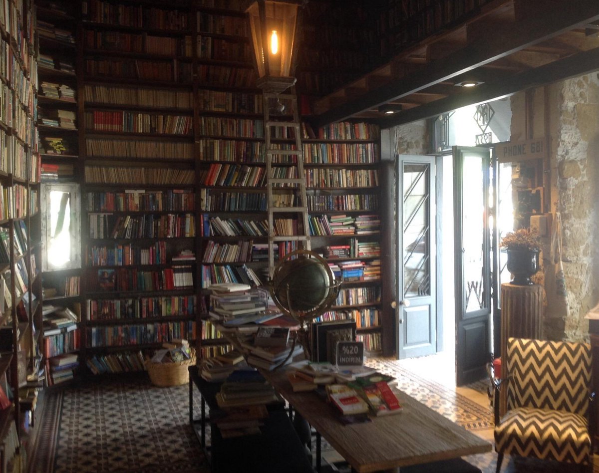 AbsoluteCyprus's tweet image. What better way to spend a Monday evening than at a charming local bookshop!

The historic Rüstem Kitabevi in Nicosia opened in 1937 and its vast collection of classics remains a symbol of the cities of intellectualism and culture.

#northerncyprus #buytolet #RüstemKitabevi