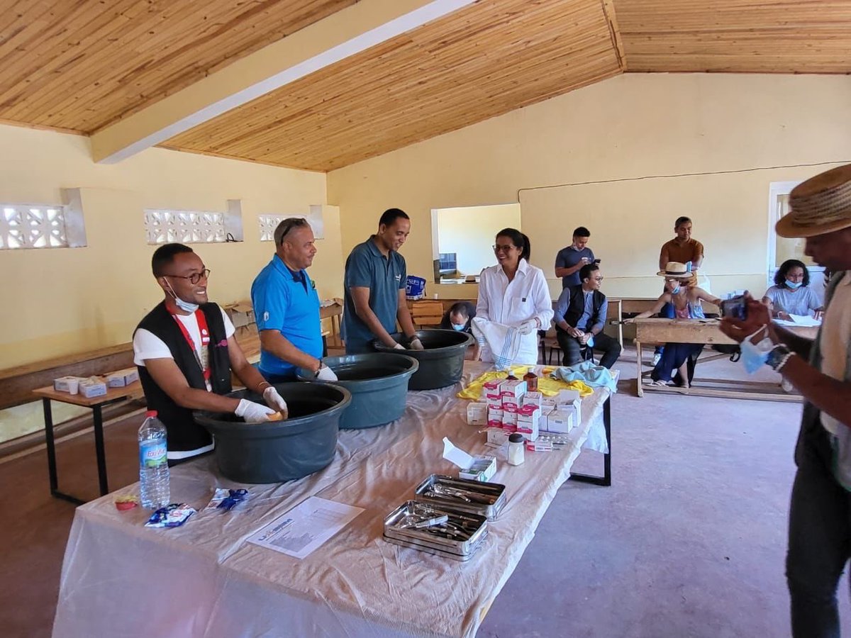 RotaryAlizes's tweet image. Retour sur l’action du 19 Novembre le Rotaract Club Antananarivo Faneva et le RC Saint-Denis Alizés , en partenariat avec l' Association Manohisoa organisent une extraction dentaire de masse à la Commune d'Ambohimanga Rova .

#District9220 #serviceaboveself #Rotary #rotaryalizes