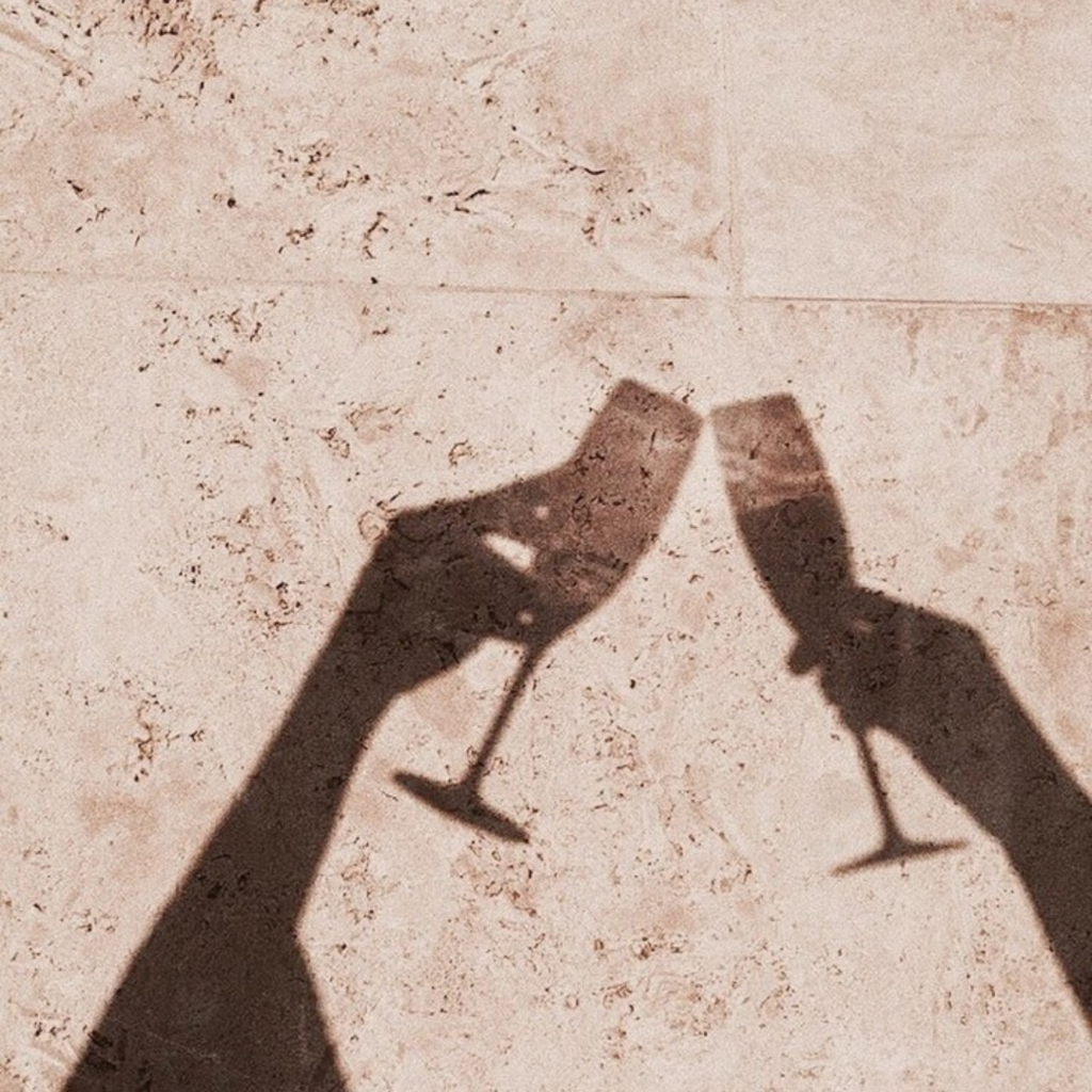 missfoxmelb's tweet photo. As we head into the silly season… an invitation to follow the 80/20 rule when it comes to self care: 

80% “wholesome” and 
20% “treats” 
keeps things in balance when it comes to food, drinks, how you use your leisure time and almost everything in life. 

Stay hydrated https://t.co/hyaTlYcE30