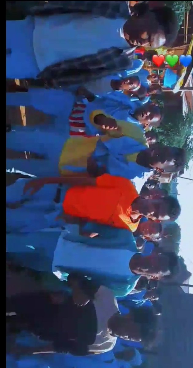 qunnamsiisasbaa's tweet photo. The students of Calalaqii, Darge and Catholic schools in Neqemte city are raising their voices for his people who are being displaced and dying by the Terrorist Nafxanya.#Oromoo_Revolution
#Stop_Oromoo_genocide
#Oromo_protest  @AP @UNHumanRights #OromoVoice #AbiyAhmedIsATyran https://t.co/w4qZnmS4nh