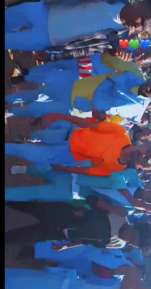 qunnamsiisasbaa's tweet photo. The students of Calalaqii, Darge and Catholic schools in Neqemte city are raising their voices for his people who are being displaced and dying by the Terrorist Nafxanya.#Oromoo_Revolution
#Stop_Oromoo_genocide
#Oromo_protest  @AP @UNHumanRights #OromoVoice #AbiyAhmedIsATyran https://t.co/w4qZnmS4nh