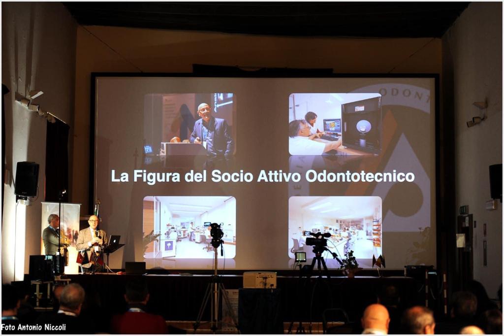 Una grande Accademia 🏛 ha cura del futuro! 🔭
Alcune immagini dell’intervento AIOP al Congresso Nazionale degli Istituti Odontotecnici 🦷 uniti dalla rete ReNaIPO 🤝. Abbiamo sottolineato il valore formativo 🌱 dell’attività culturale proposta da Aiop.