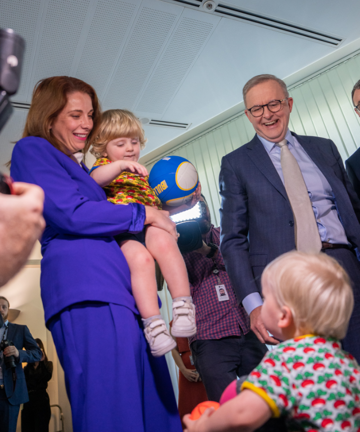 YourNewReality_'s tweet image. Australia&apos;s PM Albanese&apos;s mask-free meetings in 72 hours before testing positive for COVID-19, yet again. 

Journalist Niki Savva&apos;s book launch in Canberra Dec 1 the likely superspreader event of outbreak amongst politicians, journalists, National Press Club staff #Pandemic2022