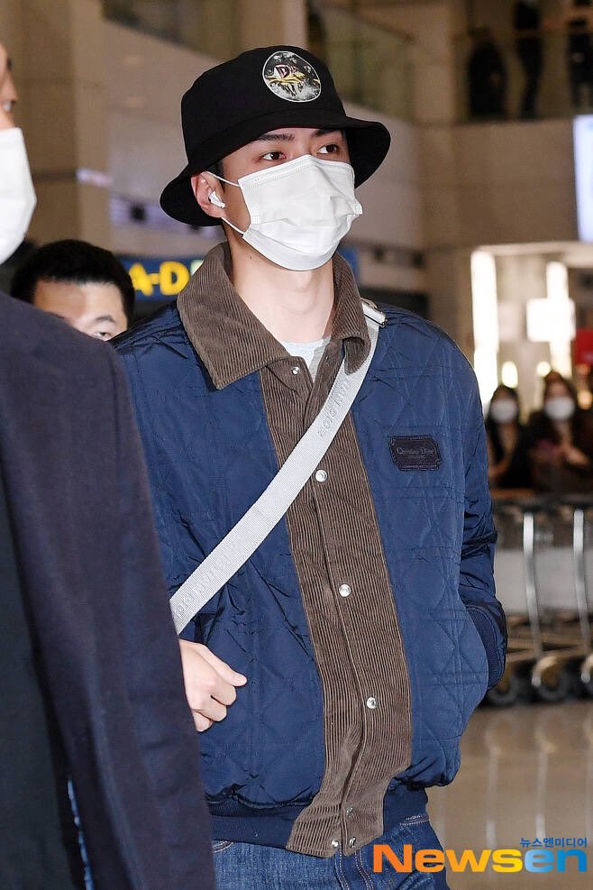 FjMygr_aAAEP9IX?format=jpg