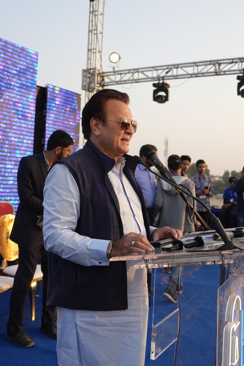 TalhaGhanchi10's tweet photo. معروف ٹی وی اداکار بہروز سبزواری کی بنو قابل ایپٹیٹیوٹ ٹیسٹ میں شرکت اور طالبات سے گفتگو
#banoqabilbyalkhidmat  #AlkhidmatKarachi #aptitudetest #girls  #کراچی_کی_بیٹیو_بنوقابل https://t.co/WxVwThc21F https://t.co/wBr1XGFhIA