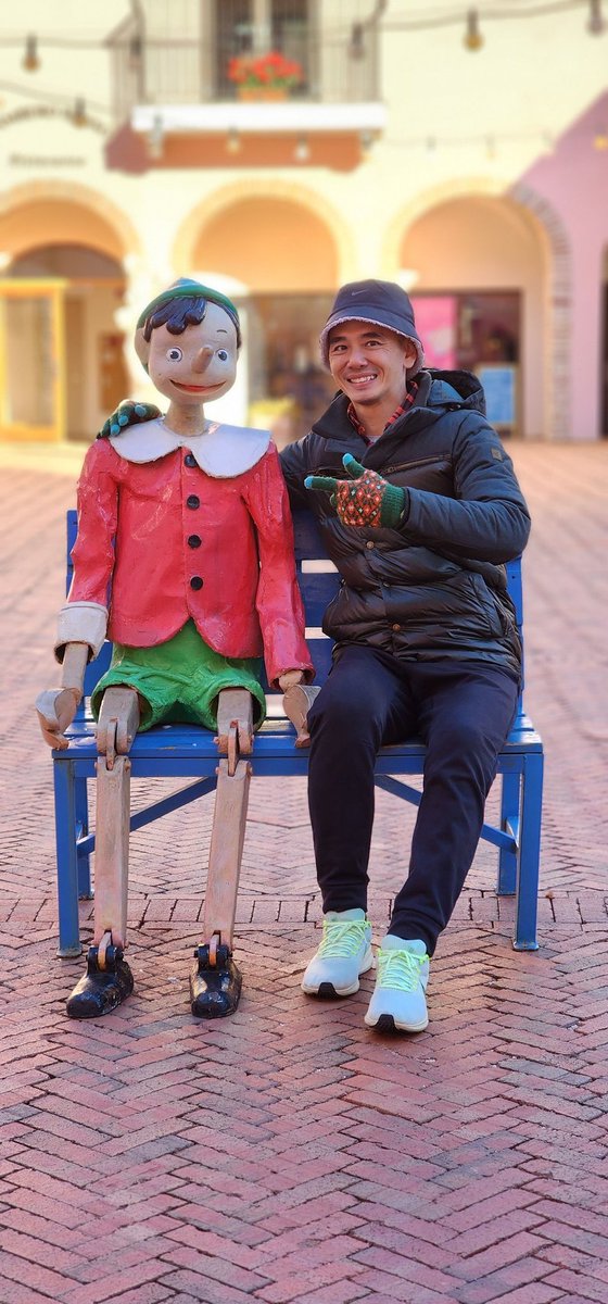 AkiPonJin's tweet photo. Made another friend today. We have a few things in common. #Pinocchio #commonthings https://t.co/89KtdHb66n
