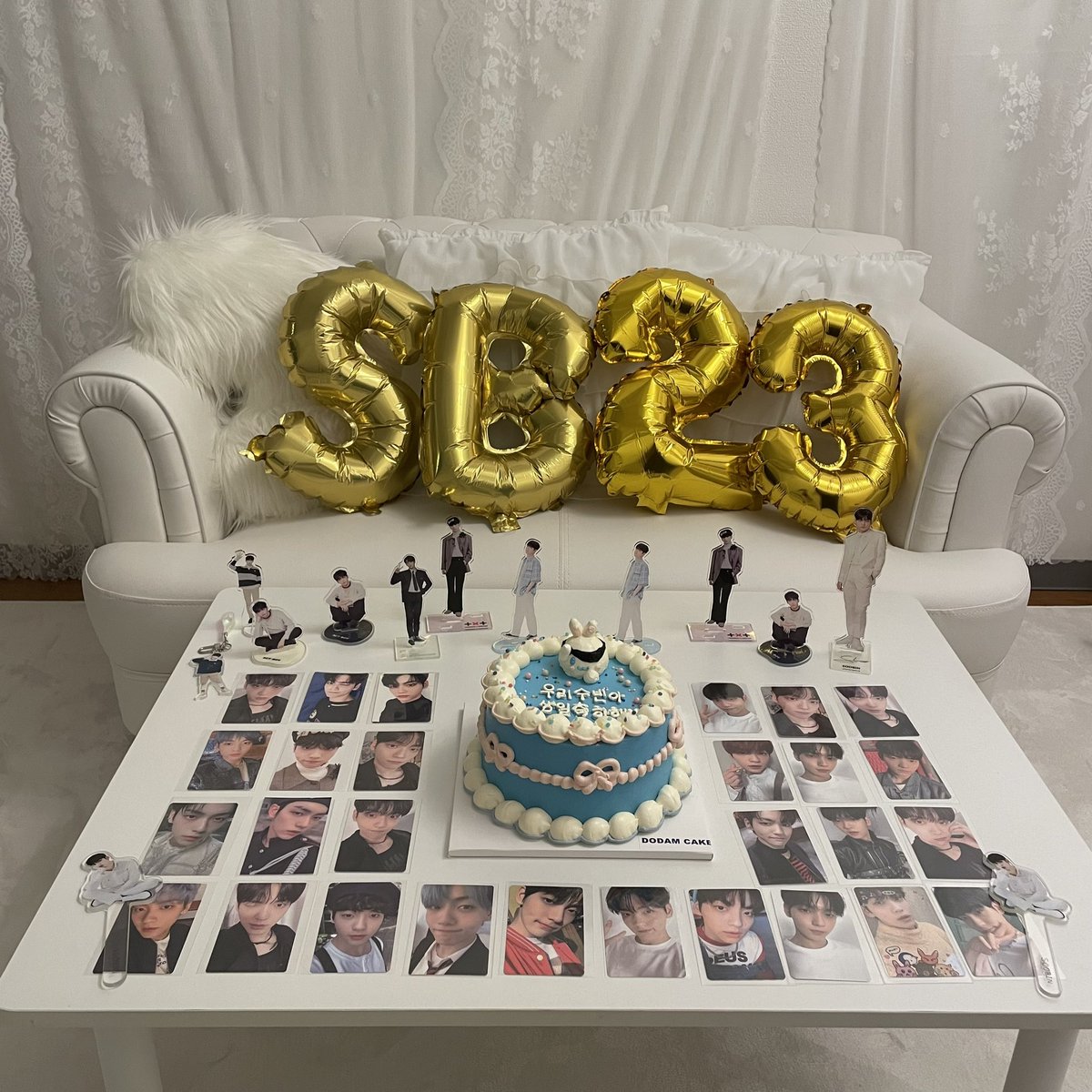 yukimi_soobin_'s tweet photo. #유이토_스즈나에게서_gojo토끼_선물

@txt_5sbと。

#HAPPYSOOBINDAY_MOAJP
#SoobinTheEpitomeOfLove
#첫눈이창문을두드리듯이수빈이가온날
#ふわふわもちもちスビンの誕生日
@TXT_members @TXT_bighit

どうかこれからも世界で一番愛されるグループの
世界で一番愛されるリーダーでありますように https://t.co/QcvW5vidCI