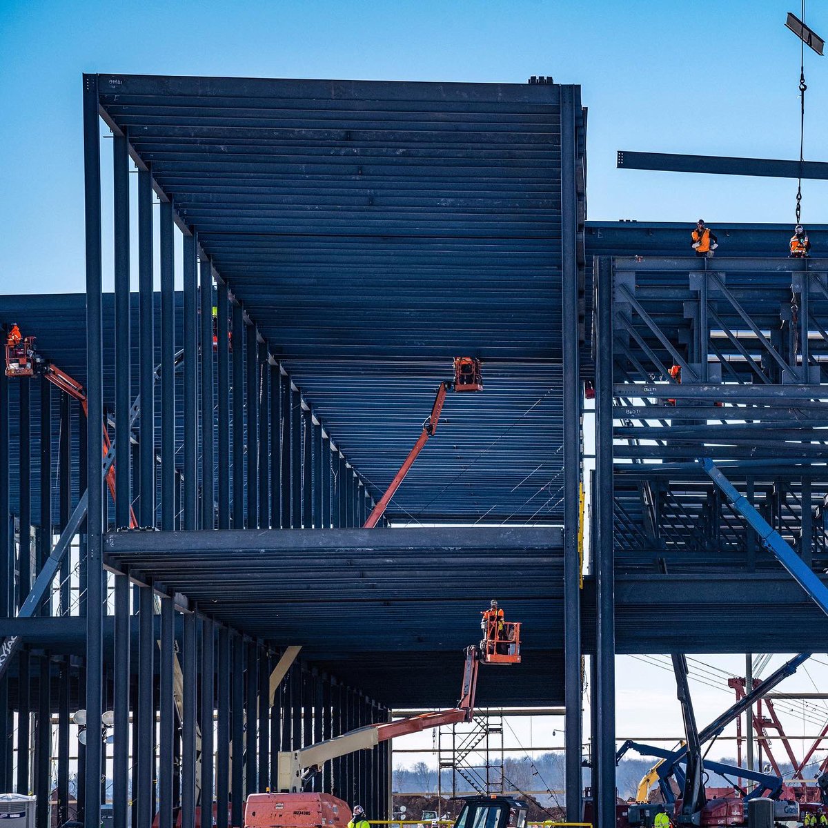 Ford's tweet photo. Ford and SK On broke ground at BlueOval SK Battery Park, where our joint venture – BlueOval SK – has invested $5.8B to produce advanced batteries for future @Ford &amp; @LincolnMotorCo #EVs, slated to start production 2025, creating 5,000 new jobs in KY. #BuiltForAmerica #BlueOval_KY https://t.co/vWfd13rC7H
