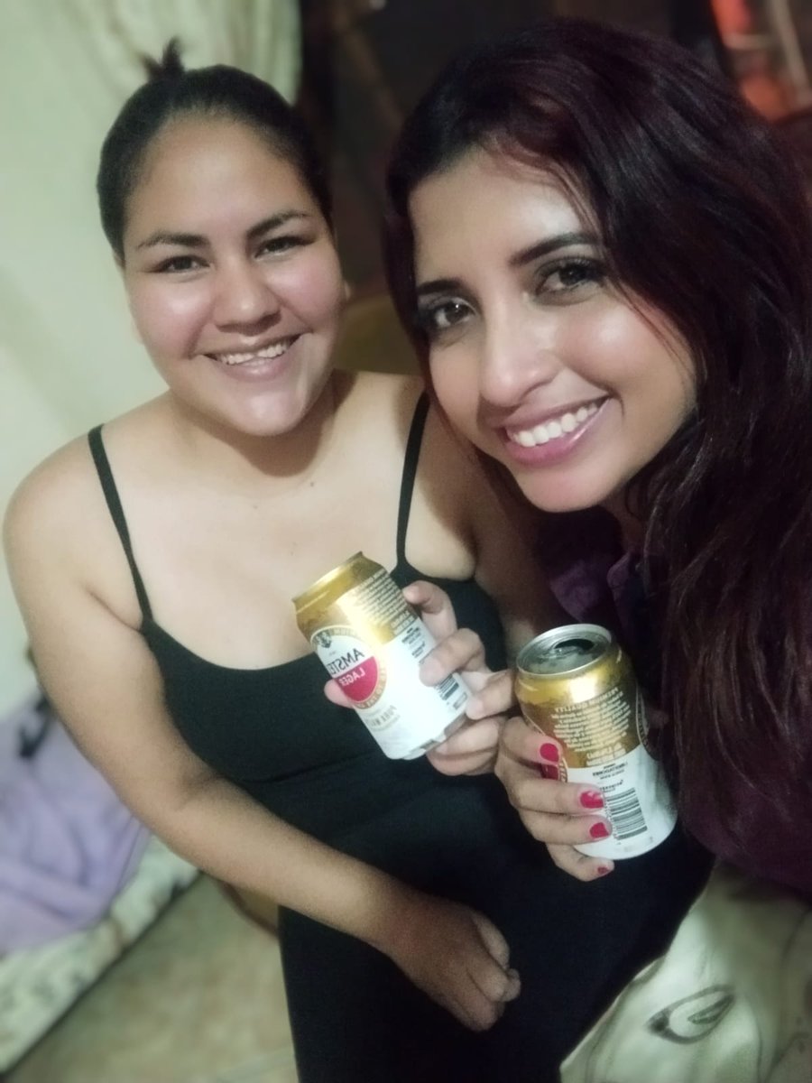 xiki_vane24's tweet photo. Happy Birthday 🎊🎉 amiga despues de tanto años seguimos xq nuevas no existe las viejas amistades son sinceras #sinEnvidia #Sinmalicias #QueDiosTeBendiga en este añito mas de vida 🎁 https://t.co/1IfCPE1VdH