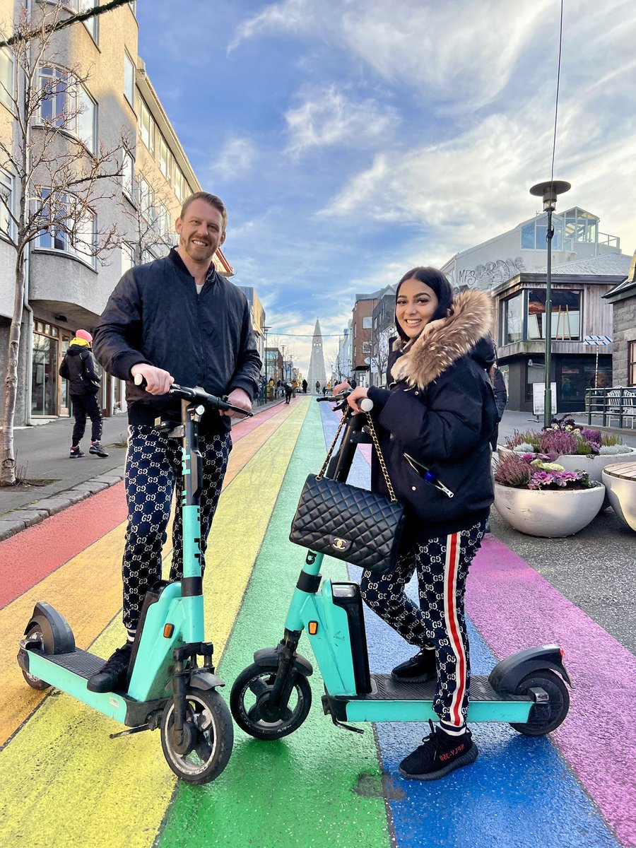 Þau komu frá Kanada í Gucci buxum og fóru beint á Hoppi niður Skólavörðustiginn. 10/10 dagur í Reykjavík. #peopleofHopp