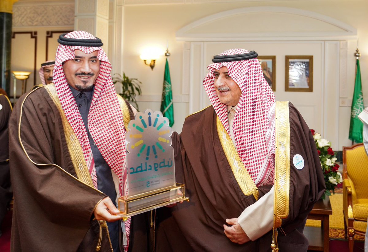 Malaudah's tweet photo. الحمدلله من قبل ومن بعد، حصلت الجمعية الخيرية للعمل التطوعي بمنطقة تبوك على المركز الأول على مستوى المنطقة كأكثر جهة موفرة للفرص التطوعية خلال العام الحالي ٢٠٢٢ وتسلمت التكريم من قبل سمو أمير المنطقة حفظه الله. https://t.co/EiMvRQZXip
