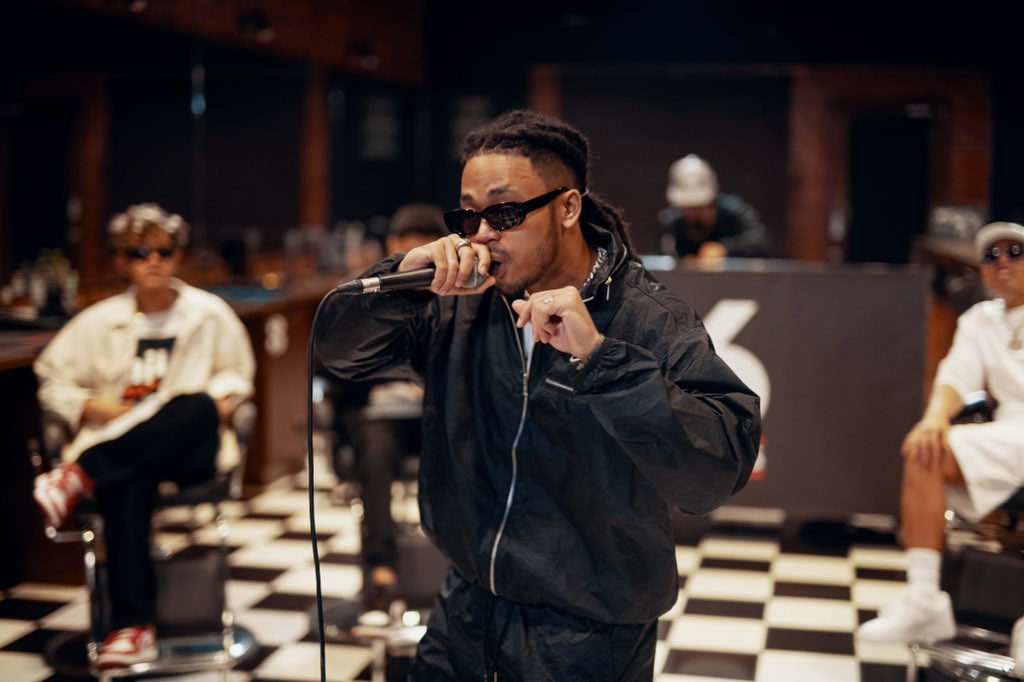 .<a href="/kingyonnyboii/">YONNYBOII</a>, <a href="/KillaDriz/">Killa Driz</a> and #FUEGO put on a killer show! Whose bars do you like best? 🔥 ➡️ youtu.be/oxbK_mt8yM8 

#16BarisxTuneTalk #GoBeyond #AirForce1 #DefJamMsia #UniversalMusicMalaysia #WeAreRocketfuel