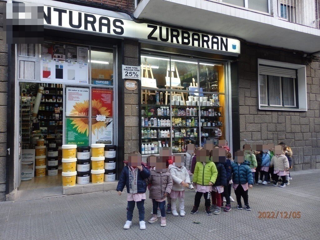 salesdeusto's tweet photo. 3 urteko umeak elikagaien proiektuarekin bukatzeko auzoko dendak ikustera joan gara #auzokodendak #elikagaiosasungarriak #3urte #haurhezkuntza #salesianosdeusto https://t.co/g60RfNvDnh