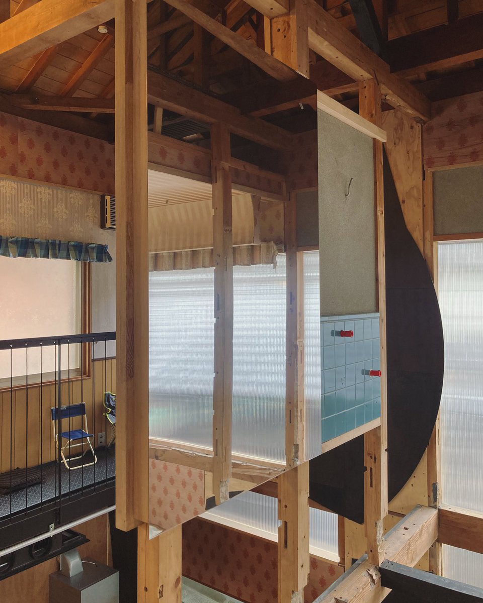 ti_ti_ooooo's tweet image. 新建築社＋SUNAKI の小豆島ハウスプロジェクト   偶然にも 都市の来歴・跡形の研究、すこし前にFlores &amp;amp; Prats勤務の装飾好き、すこし前にヴェネツィア・ビエンナーレ部材スキャニング…  的なメンバー構成で伺ったのでかなり合ってたと思う   日帰りですこし忙しなかったが引き続きのおしゃべりをする