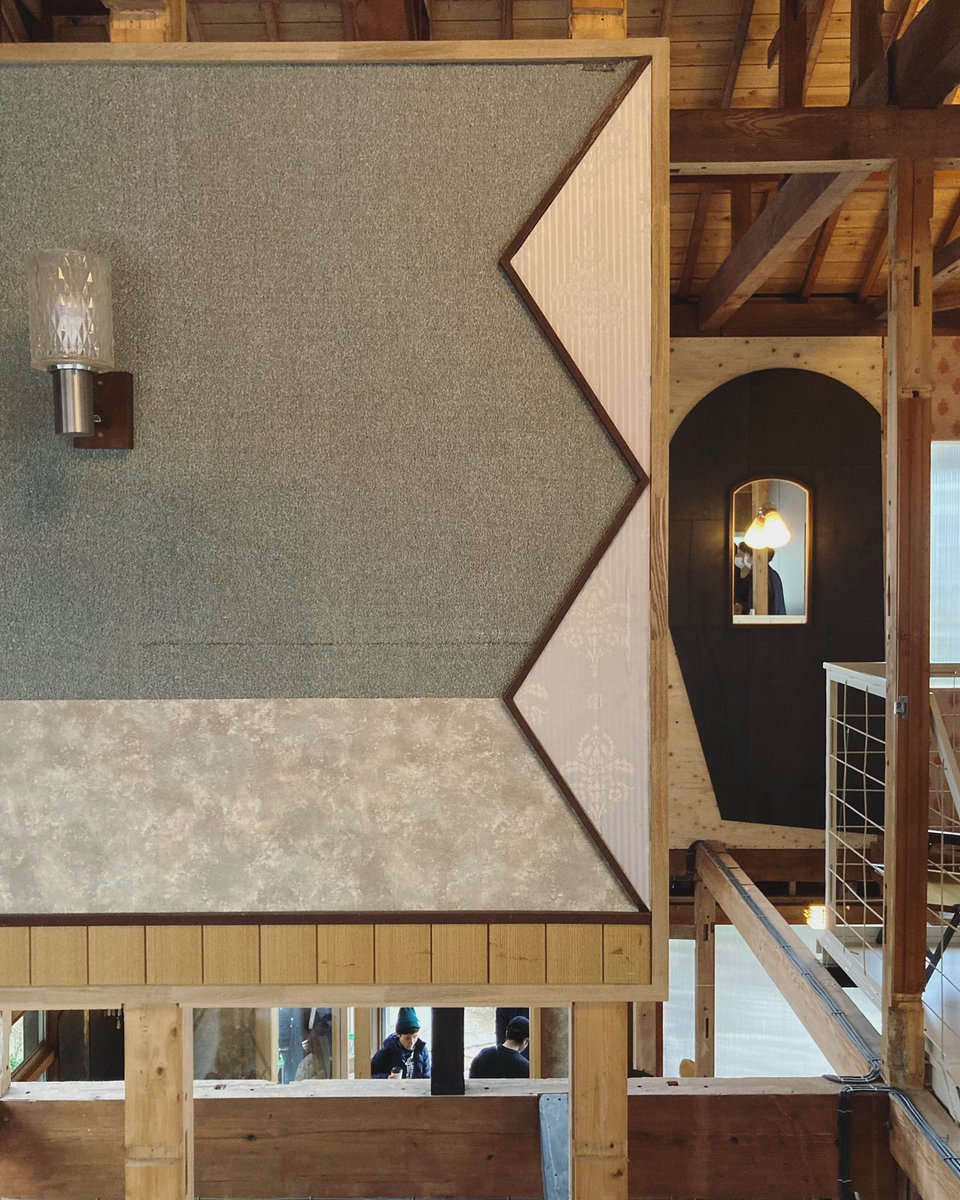 ti_ti_ooooo's tweet image. 新建築社＋SUNAKI の小豆島ハウスプロジェクト   偶然にも 都市の来歴・跡形の研究、すこし前にFlores &amp;amp; Prats勤務の装飾好き、すこし前にヴェネツィア・ビエンナーレ部材スキャニング…  的なメンバー構成で伺ったのでかなり合ってたと思う   日帰りですこし忙しなかったが引き続きのおしゃべりをする