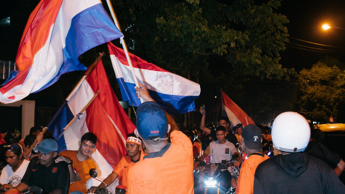 🧡 𝐎𝐔𝐑 𝐅𝐀𝐍𝐒

📍 Huis van Oranje 🇳🇱
📍 Doha 🇶🇦
📍 Indonesia 🇮🇩 

Tickets voor #HuisVanOranje via onsoran.je/HvO22! 🎟️

#NothingLikeOranje