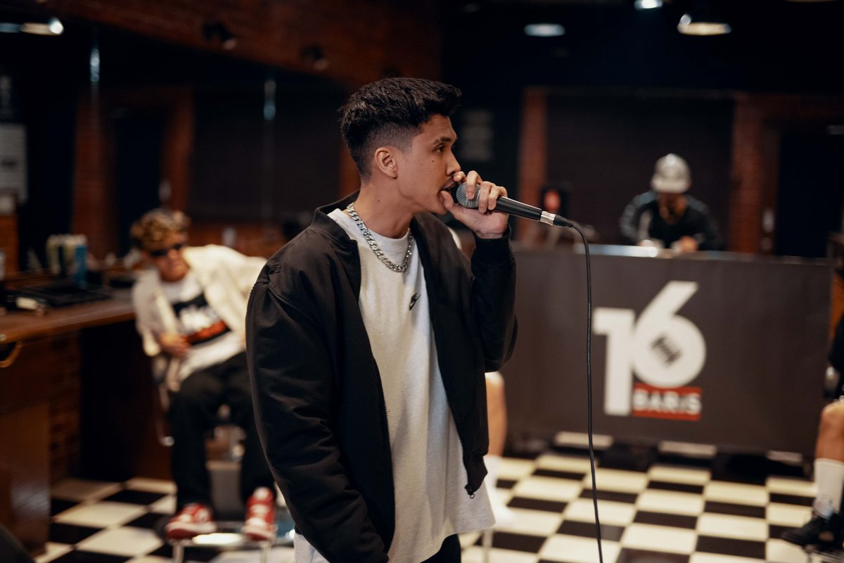 defjammsia's tweet photo. @kingyonnyboii , @KillaDriz and FUEGO put on a killer show!

Whose bars do you like best?
https://t.co/JgHQAXj4BA

#16BarisxTuneTalk #GoBeyond
#AirForce1 #DefJamMsia #UniversalMusicMalaysia
#WeAreRocketfuel https://t.co/HXaDa0ViCM