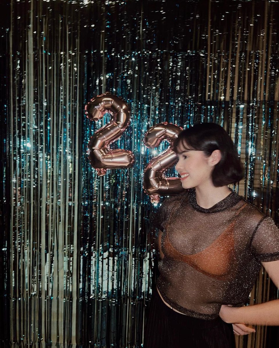thirbeaddie's tweet photo. happy 22nd birthday, vanessa señora gandler! ✨🧡 https://t.co/ukDwojbd7S