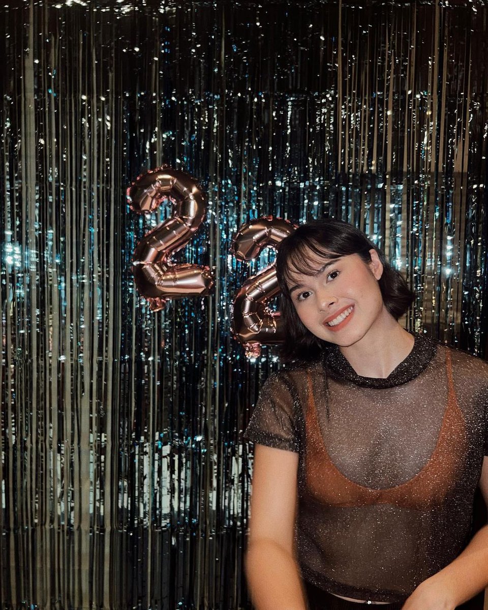 thirbeaddie's tweet photo. happy 22nd birthday, vanessa señora gandler! ✨🧡 https://t.co/ukDwojbd7S