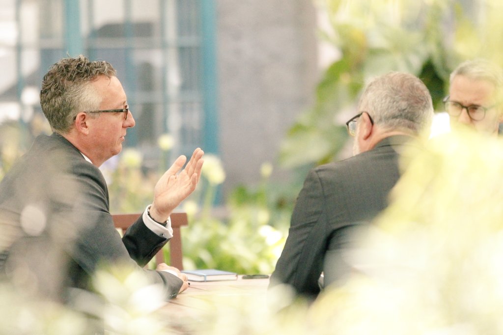 GermanyinSOM's tweet photo. Dpt. Dir. Ecosystems Division @UNEP Pozzi & 🇩🇪 Amb. Groth @Diplo_Jazz signed 2022-24 contract "Enhancing stability in #Somalia through environment & climate advice & action". 🇩🇪 continues to finance UN #ClimateAndSecurity Advisor to support 🇸🇴 in mitigating #ClimateChange impacts https://t.co/UZo398YWeS