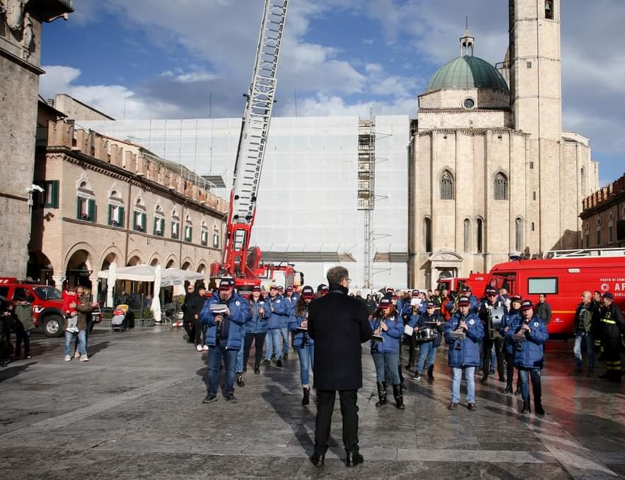 Banda Di Amatrice per la festa di Santa Barbara 🚒👨‍🚒🎶

Ascoli Piceno -Piazza del Popolo 😍

<a href="/comuneAp/">Comune di Ascoli P.</a>