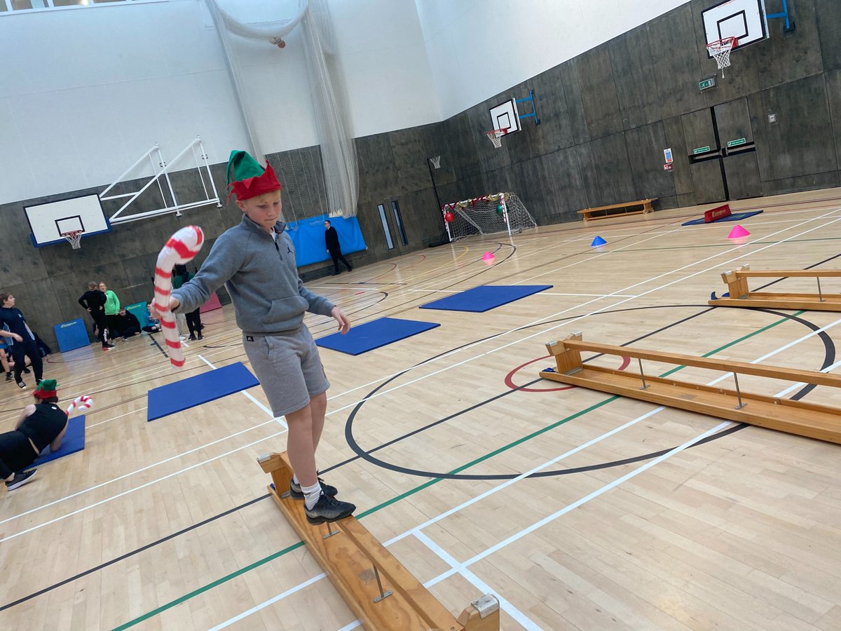 HighfieldLA's tweet photo. This week our PE team are helping Bill raise money for @trinity_hospice and NVision. #FestiveWinterGift #BeKind #Service #TogetherWeAreStonger https://t.co/6HCVChaeGd