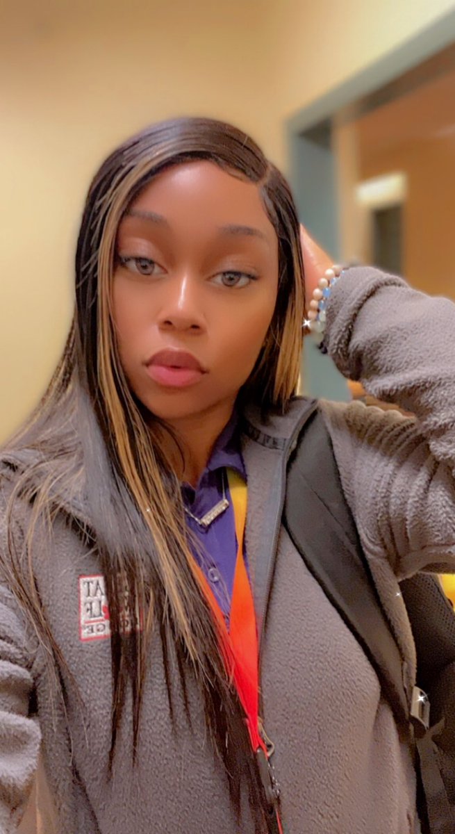 Laurenel22's tweet photo. Keep It Cute? That’s What I Always Do 💛
#workflowvibes https://t.co/dlbr2gWbed