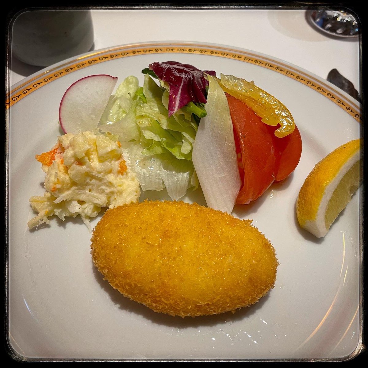 pchie's tweet image. 歌舞伎座『市川團十郎白猿襲名披露』初日。2階の最前列で最高っ☆喜んで観劇に望んだのダガっ主役の團十郎が陰気でオバケ乗っかってるのでわ？とゆう感じ。劇場内もコレ襲名かっ！とゆぅ陰気。終演後のお茶も陰気になる程。パッとしたモノ観ないと〜来週のバレエに期待だー☆ #歌舞伎座 #銀座みかわや