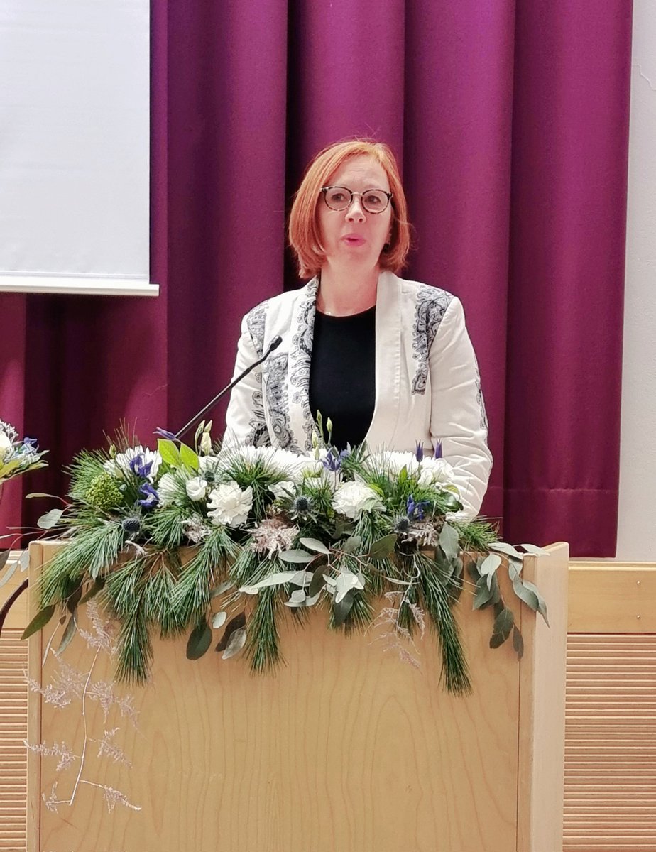 vmpulli's tweet photo. Virolahden yläkoulun ja lukion 100-vuotisjuhlaa vietettiin tänään. Kiitos ministeri Paatero juhlapuheesta ja vierailusta Virolahdella @sirpa_paatero #virolahti #virolahdenyläkoulu #virolahdenlukio https://t.co/nPFRhOML11
