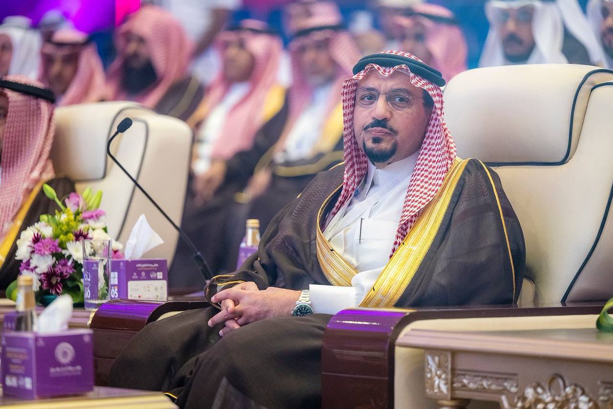 EmarahAlQassim's tweet photo. أبدى سموه إعتزازه بأبناء وبنات الوطن لإهتمامهم بنشر مفهوم التطوع تحقيقا لرؤية المملكة 2030.. 

سمو #أمير_القصيم : #ملتقى_التطوع_بالقصيم في نسخته الثالثة يسهم في دعم جهود الأفراد والجهات والمؤسسات لنشر ثقافة #العمل_التطوعي بالمنطقة . https://t.co/Jkgbsbwcl8