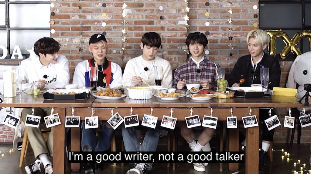 inhalingtxt's tweet photo. beomgyu said he’s a good writer, not a good talker when taehyun called him the “talk master” so taehyun replied “write your answer on paper. i’ll read it” im so sad https://t.co/BiiTjrohe1