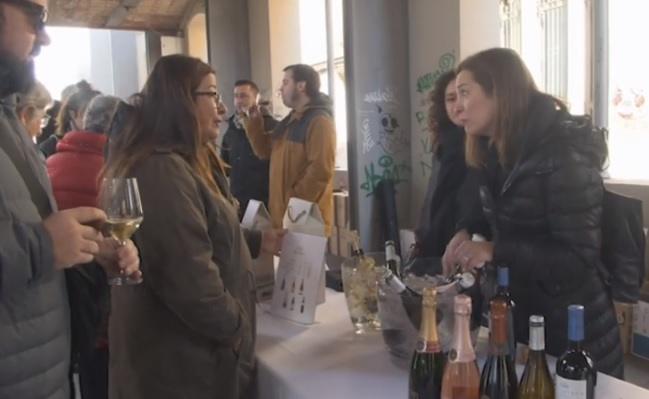 🍷🧀| Degustació vinícola amb la #FiraCatabombolles al Vapor Ventalló. S'hi han pogut assaborir alguns dels millors vins escumosos, caves i champagnes del mercat

▶️terrassadigital.cat/degustacio-vin… #Terrassa #gastronomia