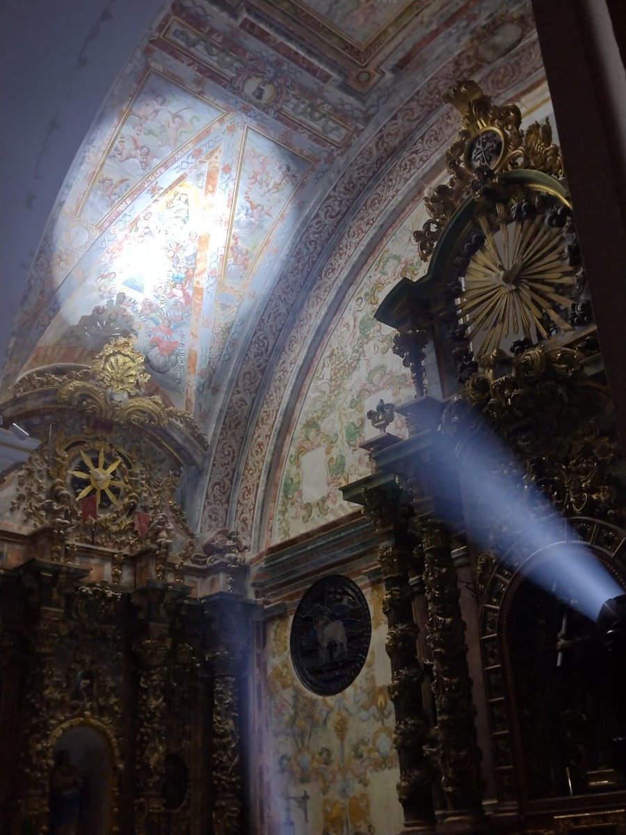 DaVinciRestauro's tweet photo. Así de impactante fue la inauguración de las pinturas murales  barrocas que durante cinco meses ha estado recuperando el personal de nuestra empresa Da Vinci Restauro en la parroquia de Herencia. @grajo686 https://t.co/9NIUwwnLSl