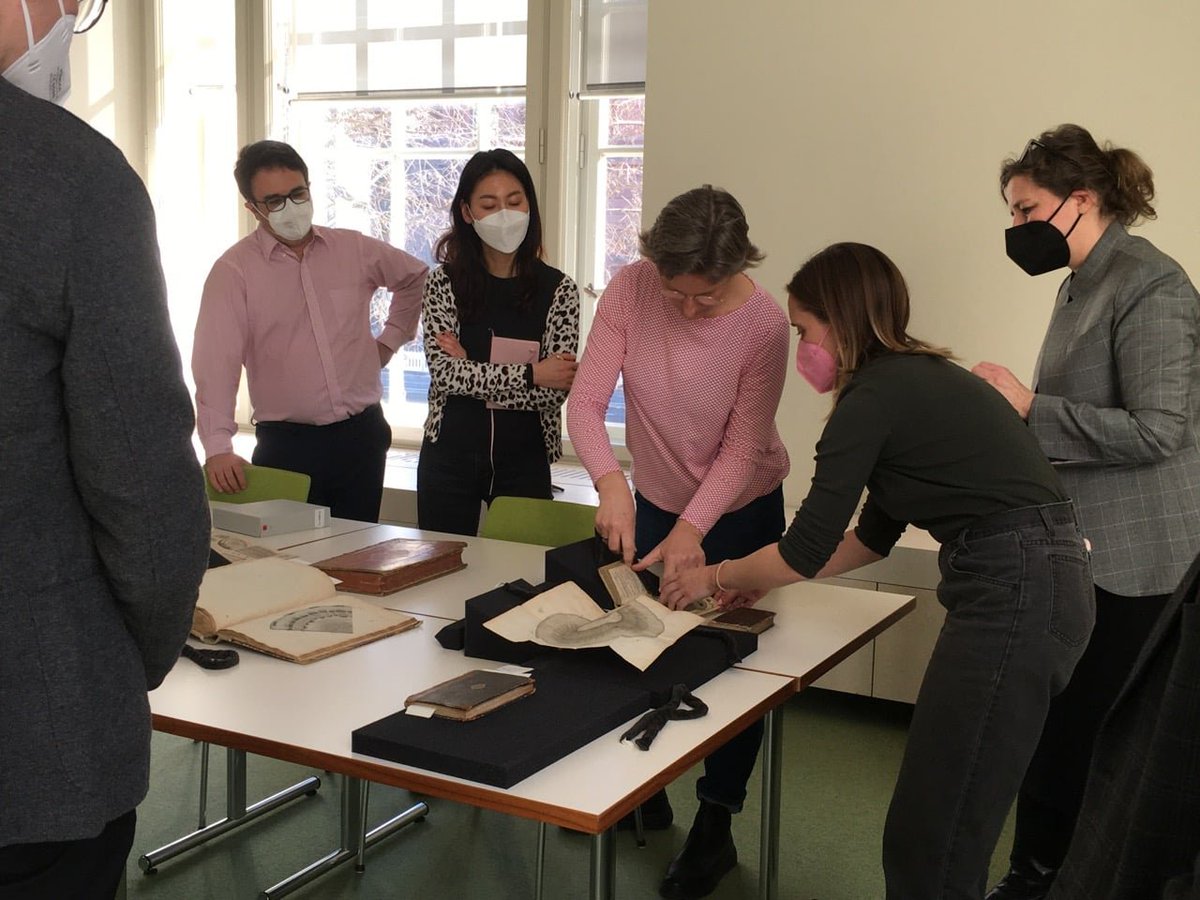 #CfA 

The Berlin-based research, fellowship, and mentorship program 4A_Lab invites excellent early career and mid-career scholars to apply for up to two doctoral and five postdoctoral residential fellowships (10 to 15 months)...

khi.fi.it/de/aktuelles/c…